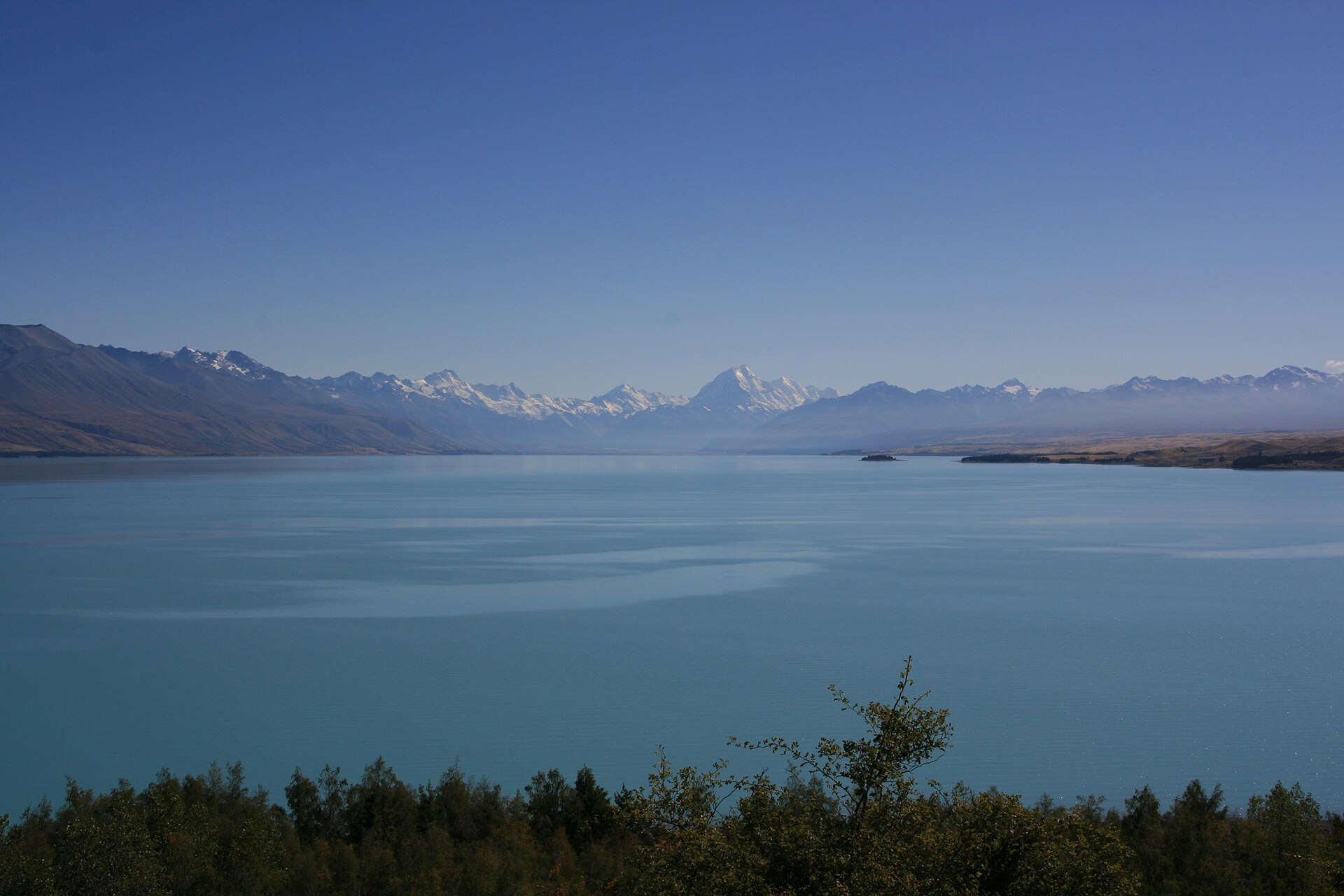 Aoraki/Mount Cook over Lake Pukaki